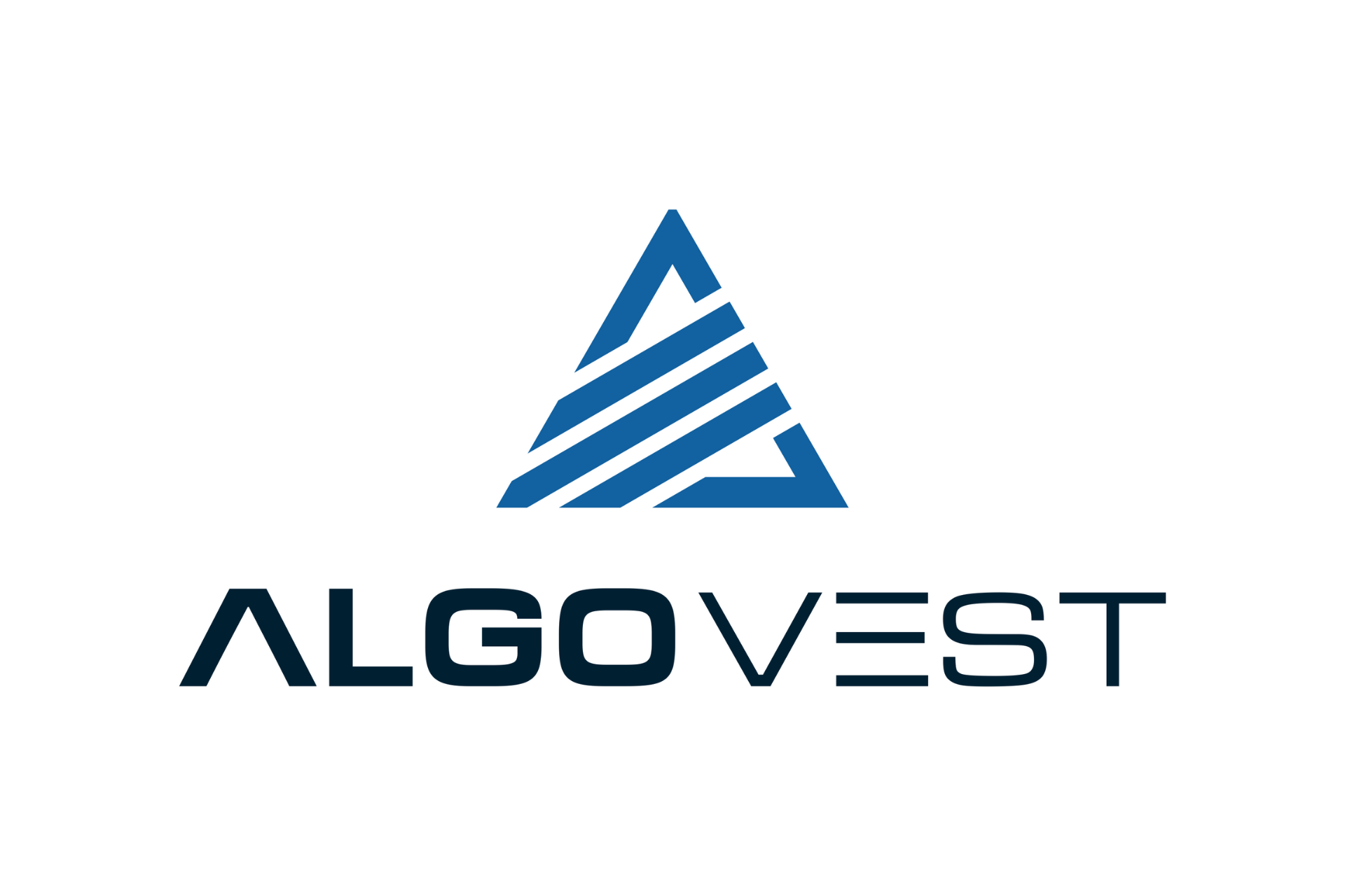 Das Bild zeigt das ALGOVEST-Logo mit einem stilisierten blauen Dreiecksdesign über dem fettgedruckten Text ALGOVEST auf weißem Hintergrund.